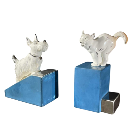 Serre-livres Art Déco asymétriques, chien Scottish Terrier et chat, blanc bleu chrome, céramique, ca 1930