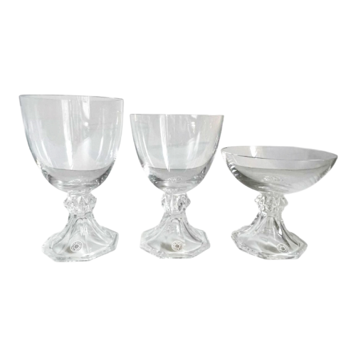 Val Saint Lambert ‘Yale’ crystal set: 12 champagne glasses, 9 red wine glasses, 6 white wine glasses, 1970s