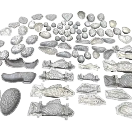 Important ensemble de moules à chocolat anciens en métal, ca 1900